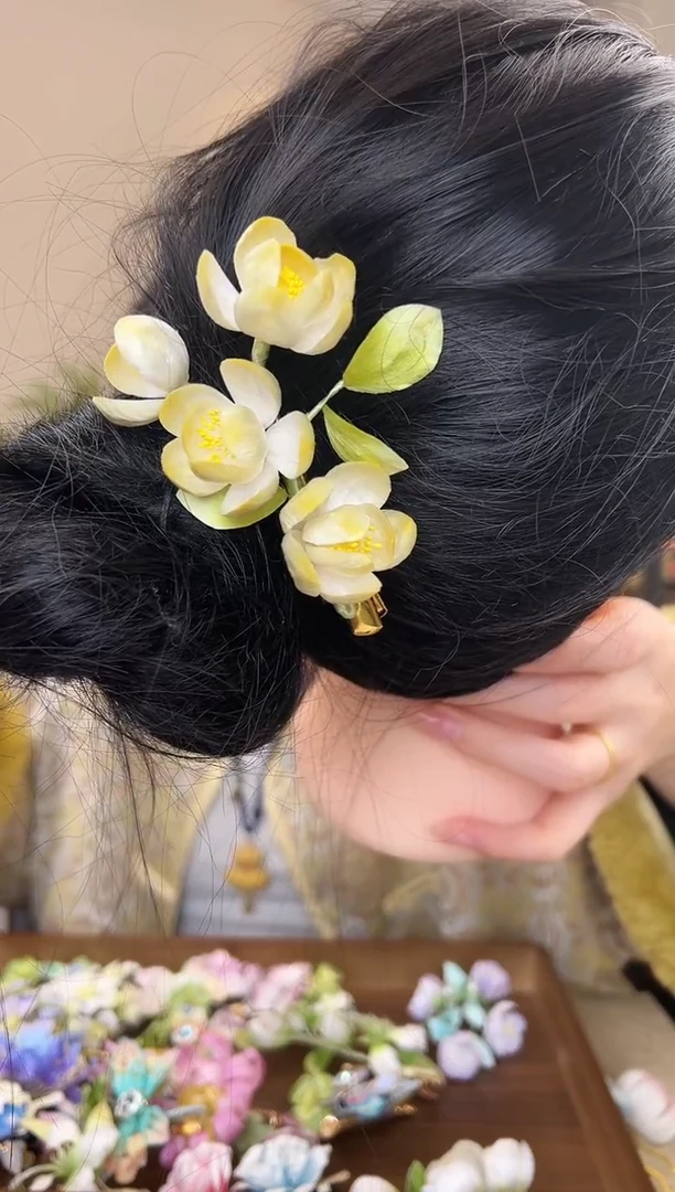 刺绣好****黄色绒花懒人夹