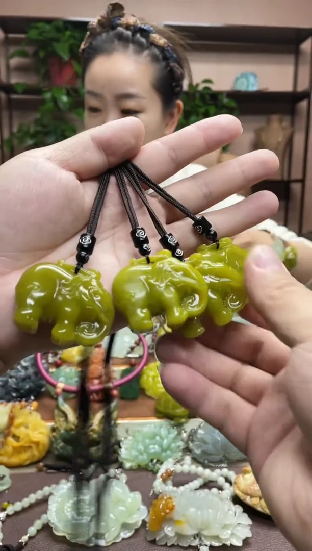 未镶嵌岫玉吊坠多样性发货发其中之一