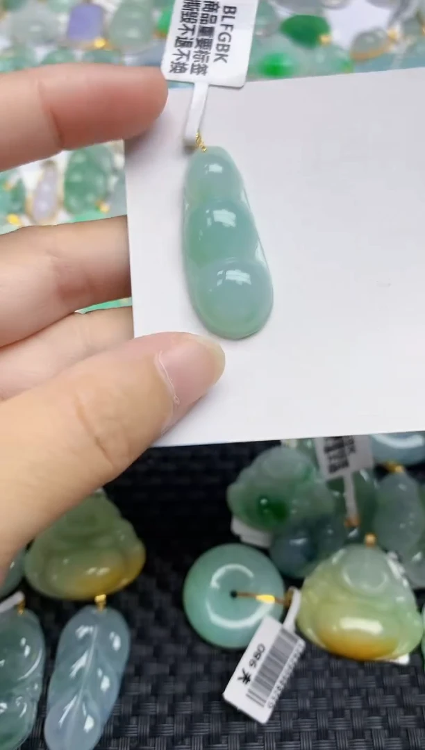 翡翠18K金镶嵌颈饰天然A货翡翠