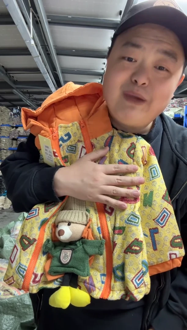 ‘****”女童外套035 120