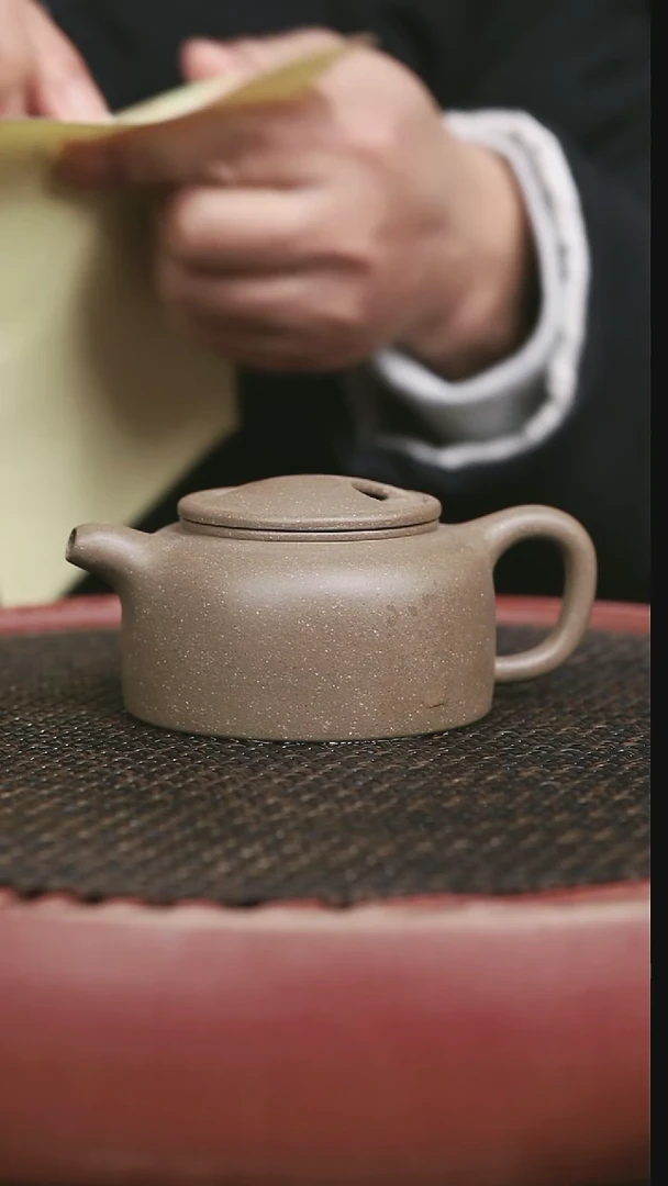 茶壶紫砂11号蟹壳青牛盖莲子180CC微微暇