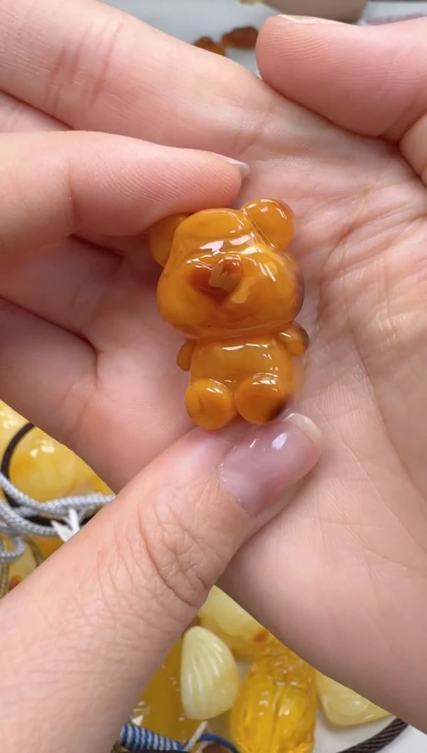 裸石琥珀未镶嵌如图