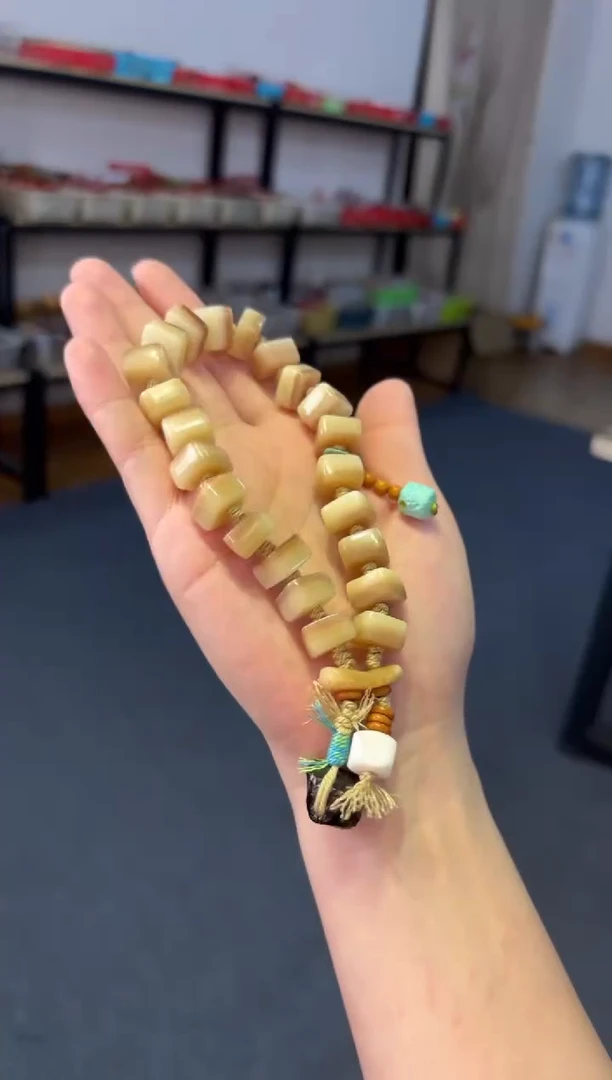 吊坠菩提根/象牙果三花驼骨手持