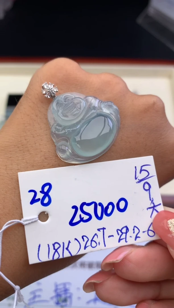 颈饰18K金镶嵌翡翠吊坠