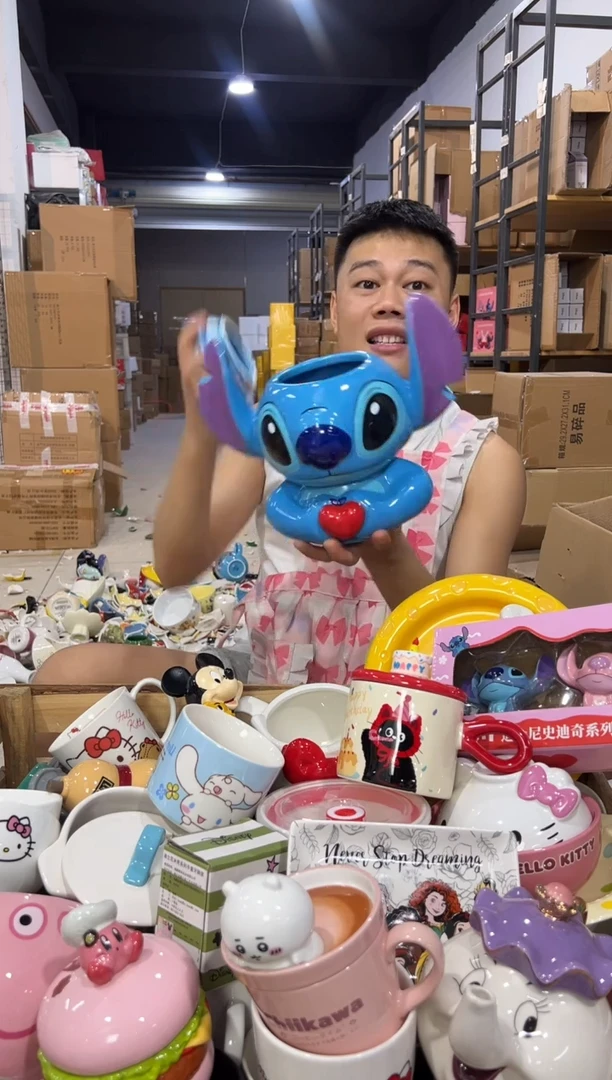 瓷片原盒史迪仔抱心储物罐