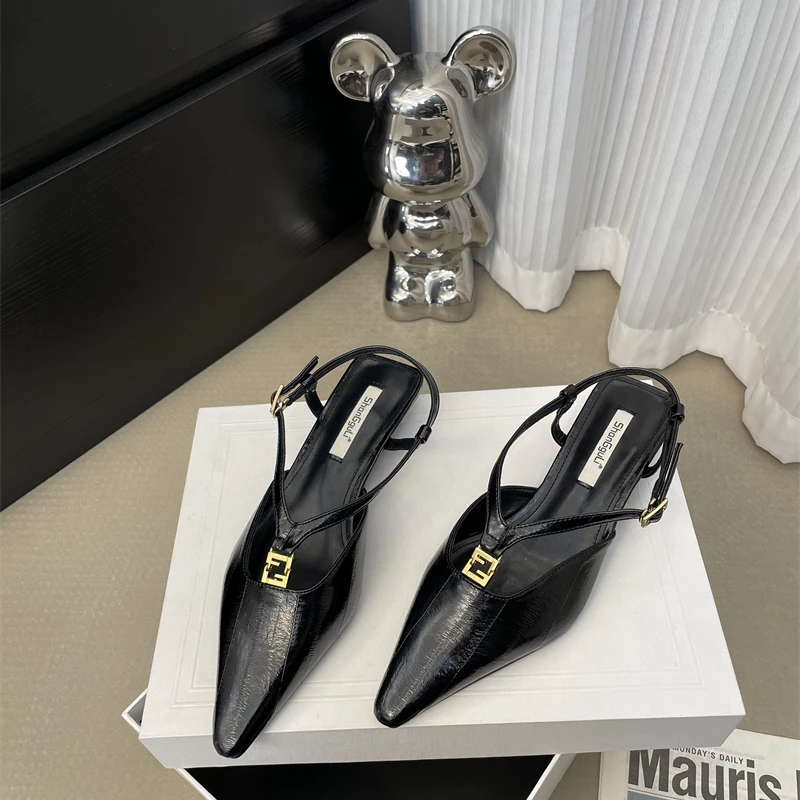 法式气质尖头金属扣猫跟包头凉鞋女2025春夏新款低跟细带后空单鞋