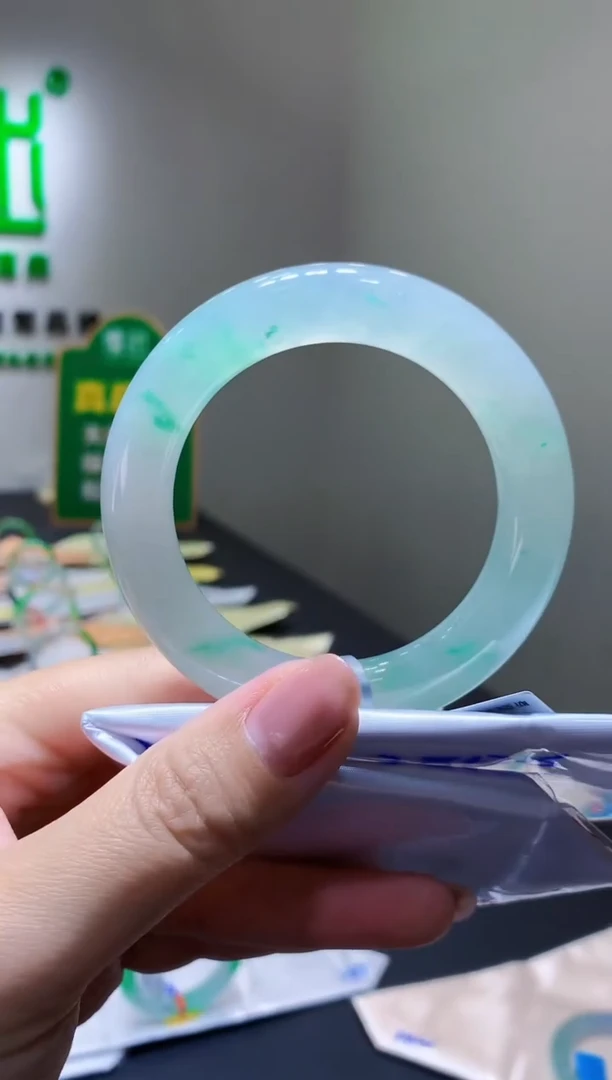 未镶嵌手镯翡翠-天然缅甸A货翡翠56.3圆条总价22万定金2万