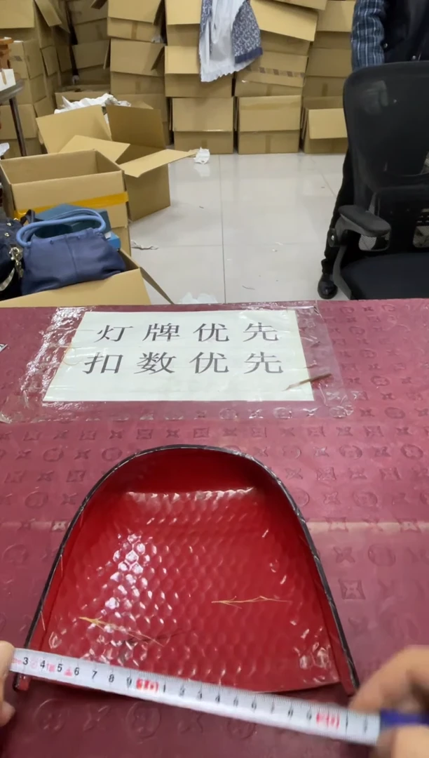 默认微瑕，no退no换，介意勿拍