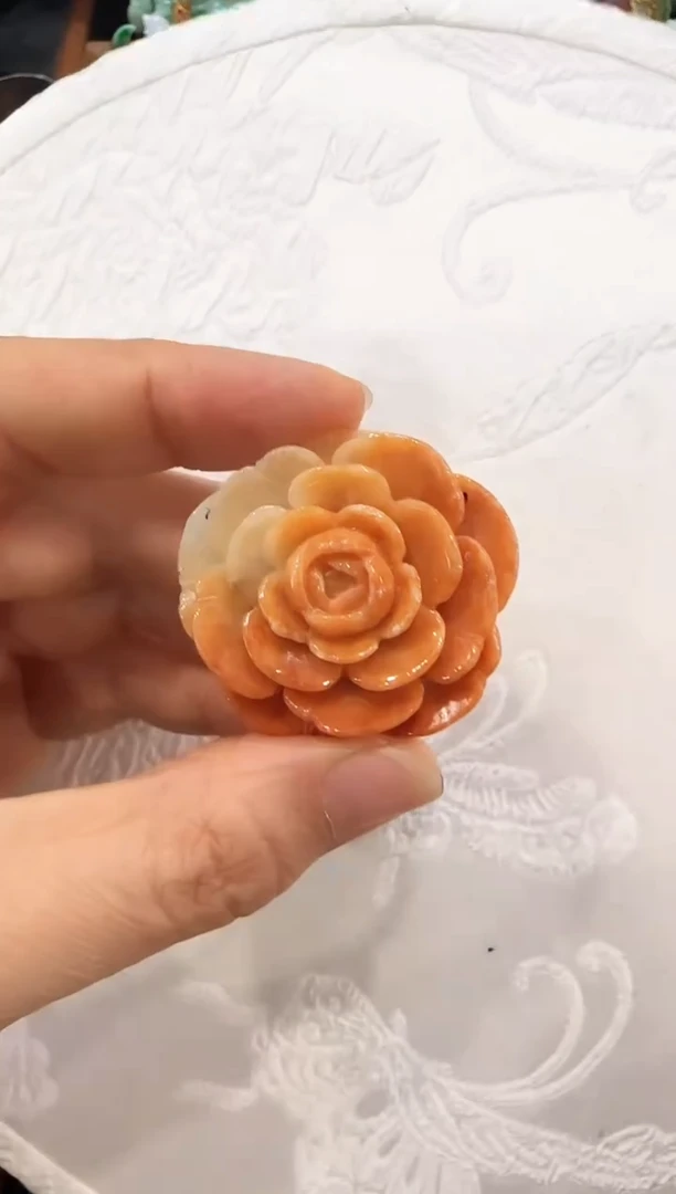 翡翠未镶嵌颈饰国风