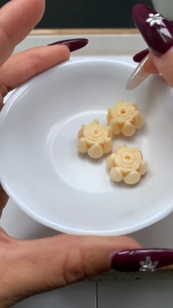 菩提散珠 E850 牙牙果莲花13*18mm 1个 5元