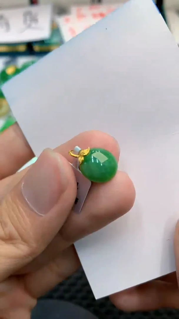 翡翠18K金镶嵌颈饰             8