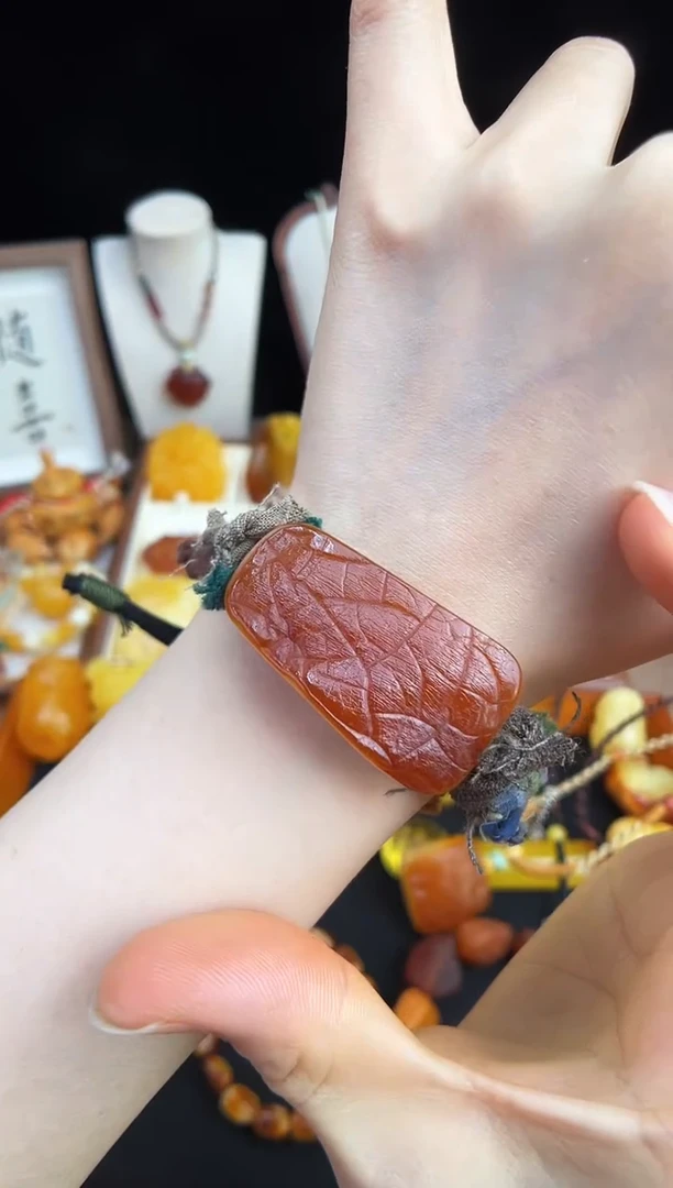 未镶嵌琥珀珠宝奇石柒月