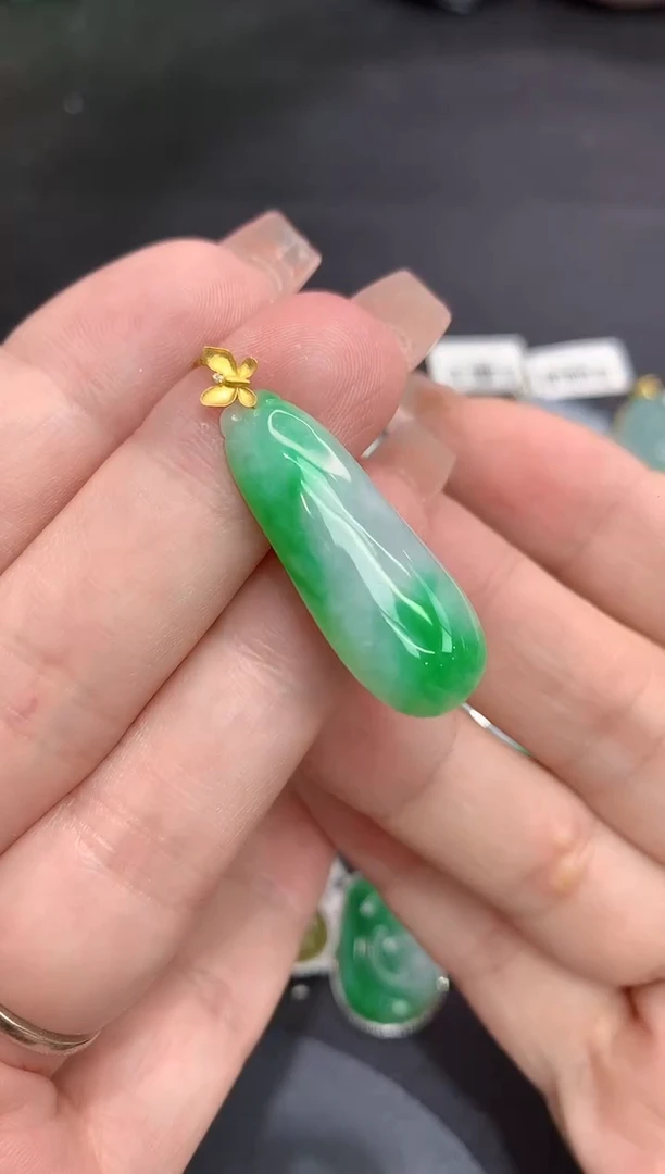 吊坠(不含链)18K金镶嵌翡翠11111111111
