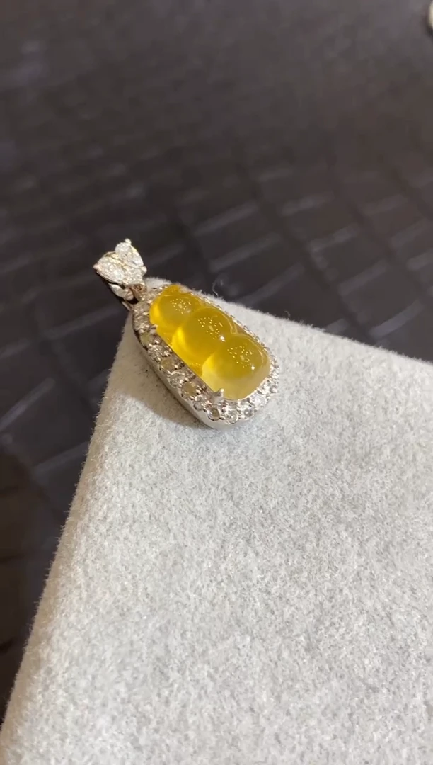 颈饰18K金镶嵌翡翠收到货48小时鉴赏期（超时不退不换）