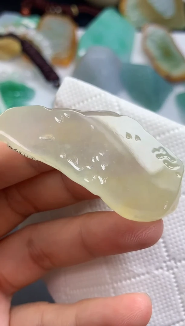 颈饰未镶嵌翡翠