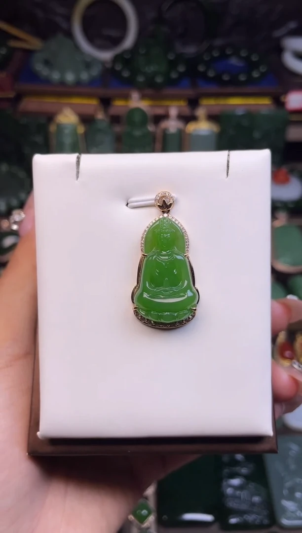 和田玉18K金镶嵌颈饰挂件