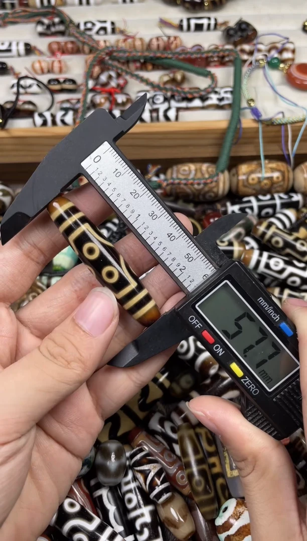 玛瑙/玉髓裸珠牙黄七眼 57.7mm