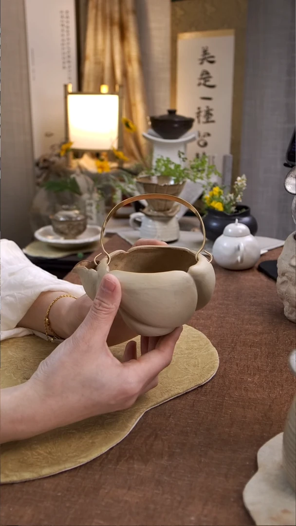 陶瓷@喜花神提梁公道（微瑕）ZZS00231