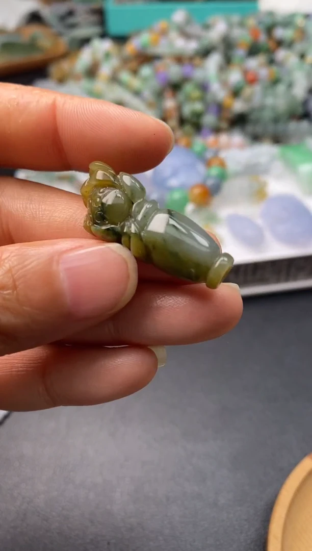 定制翡翠未镶嵌翡翠毛货多样性发其一