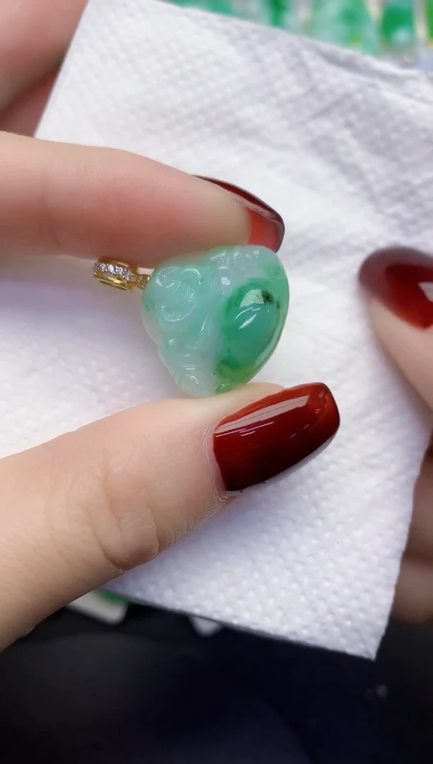 颈饰未镶嵌翡翠缅甸天然翡翠A货