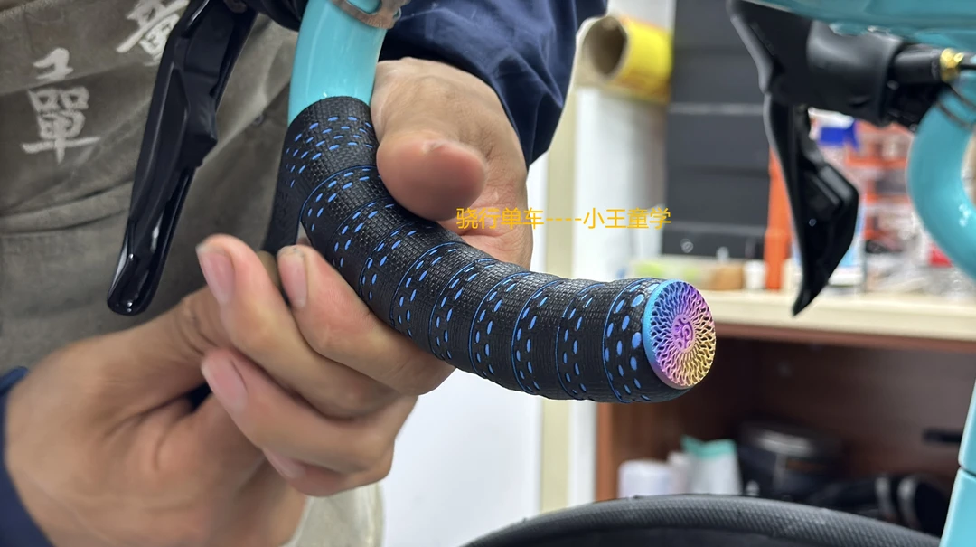 Siangves响尾蛇把带硅胶打孔把带硅胶渐变色把带