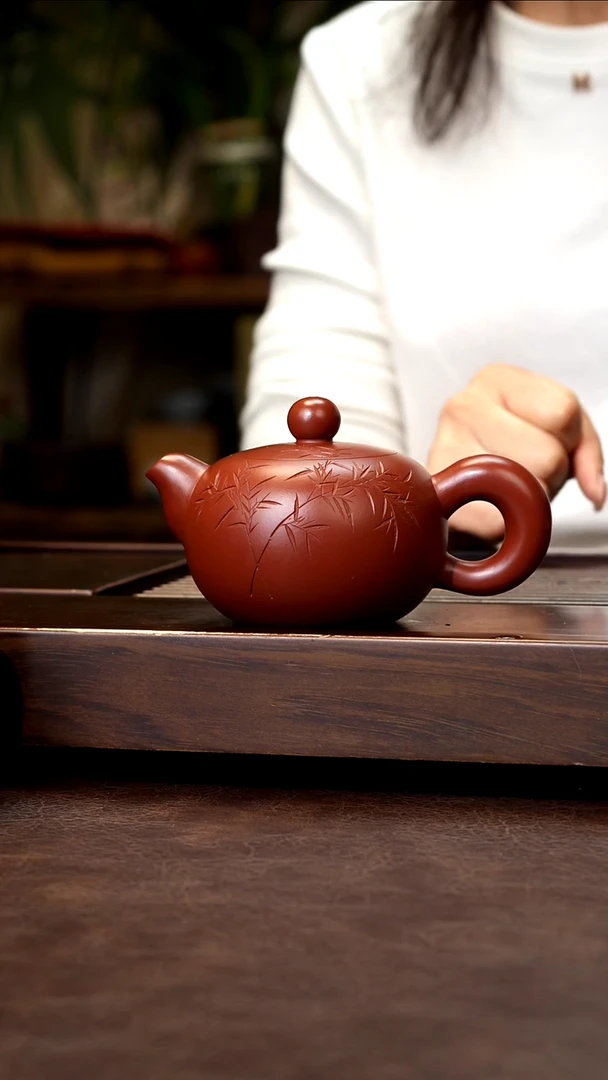 茶壶紫砂朱泥刻竹道洪--200cc左右