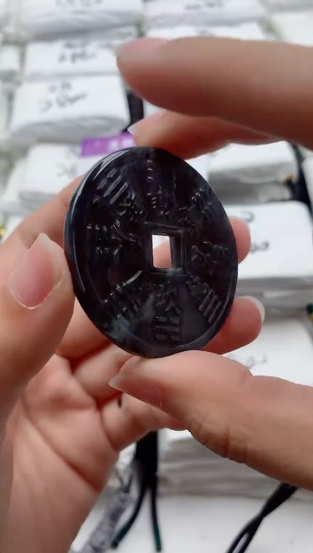 翡翠未镶嵌颈饰·