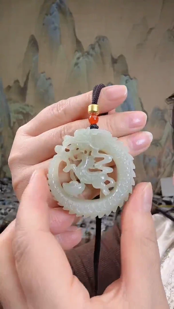 颈饰未镶嵌和田玉.