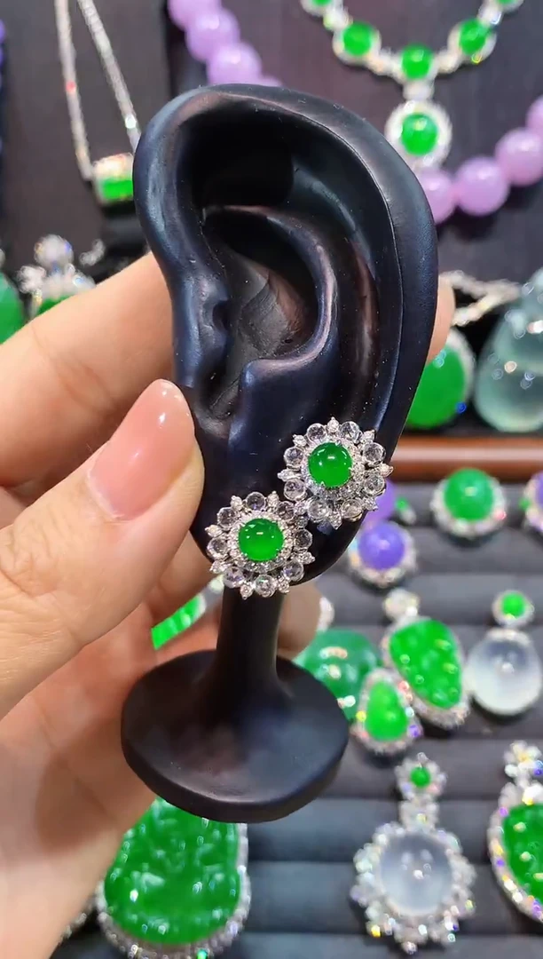 18K金镶嵌翡翠耳饰耳钉