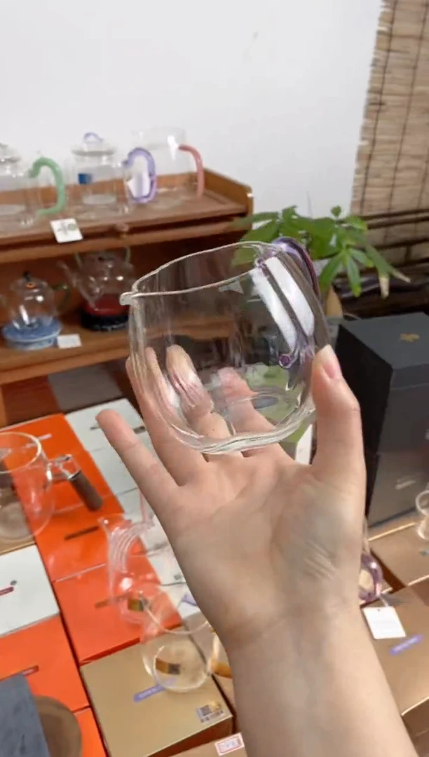 花瓣公道浅紫色...