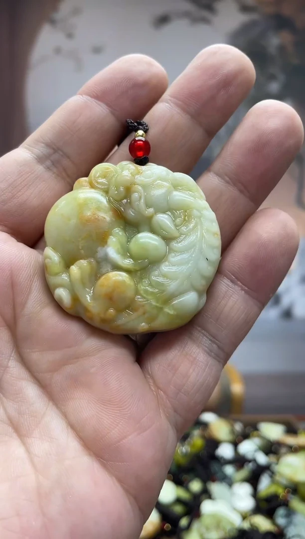 未镶嵌蛇纹石玉吊坠·