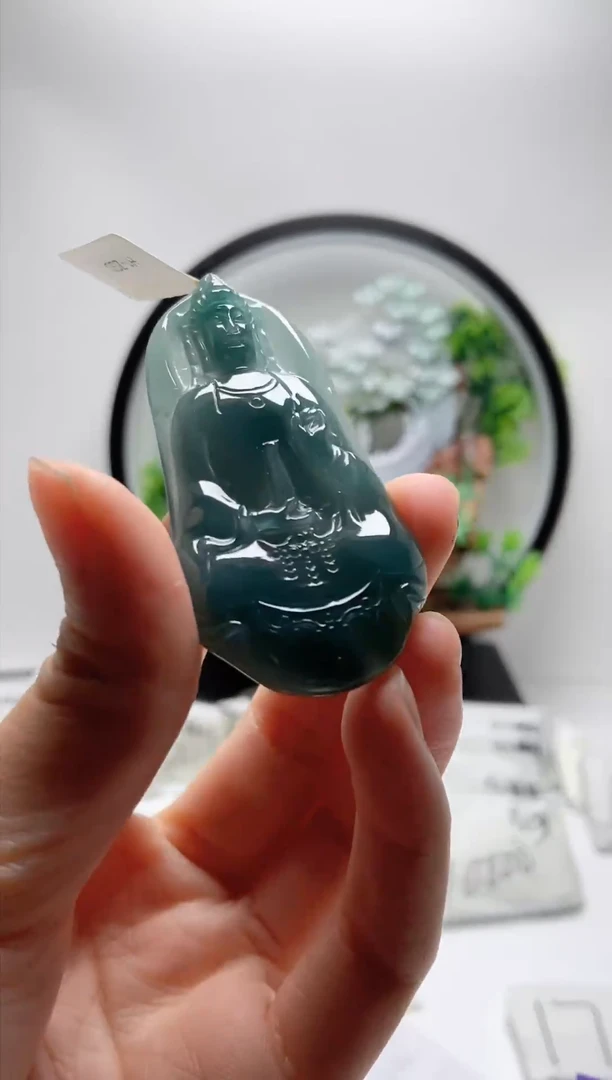 翡翠未镶嵌颈饰观音