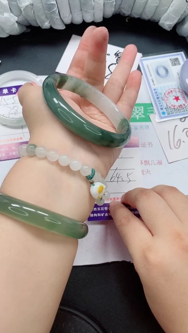未镶嵌手镯石英质玉156/64-65