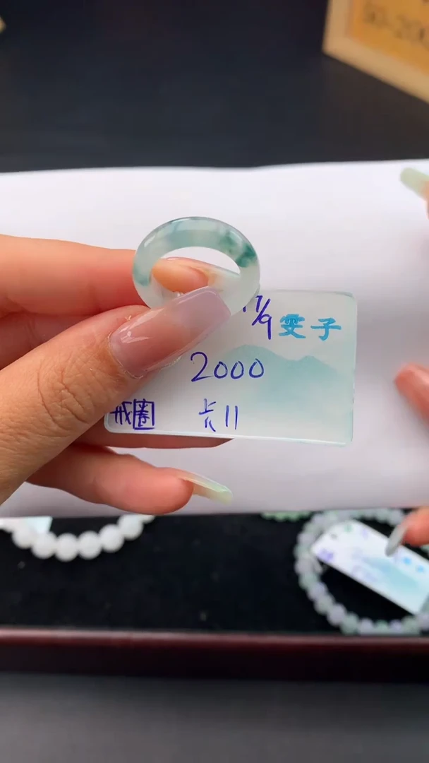 未镶嵌戒圈翡翠自带#送人#，联系客服核对地址~
