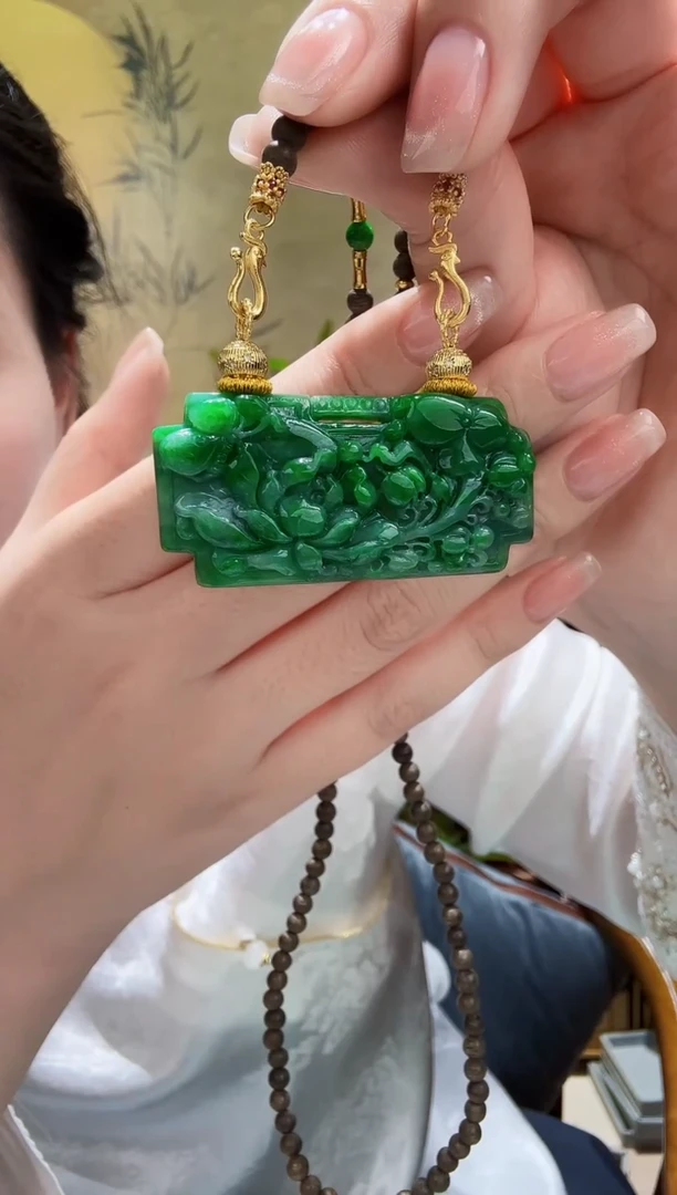 颈饰未镶嵌翡翠吊坠
