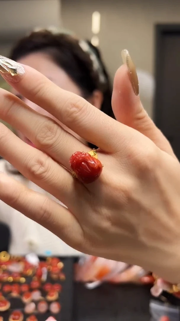 18K金镶嵌戒指南红玛瑙/貔貅款/原矿