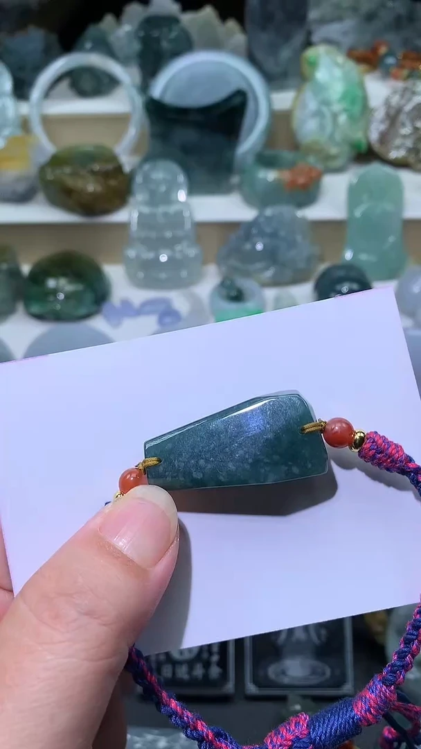 颈饰未镶嵌翡翠手排