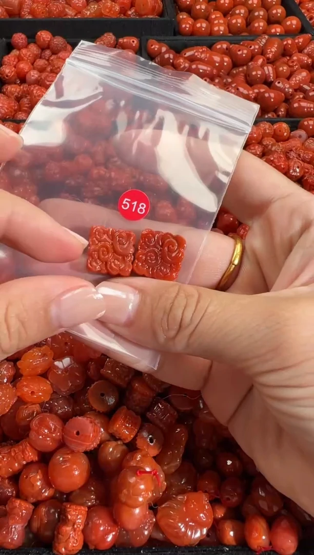 颈饰未镶嵌南红玛瑙1