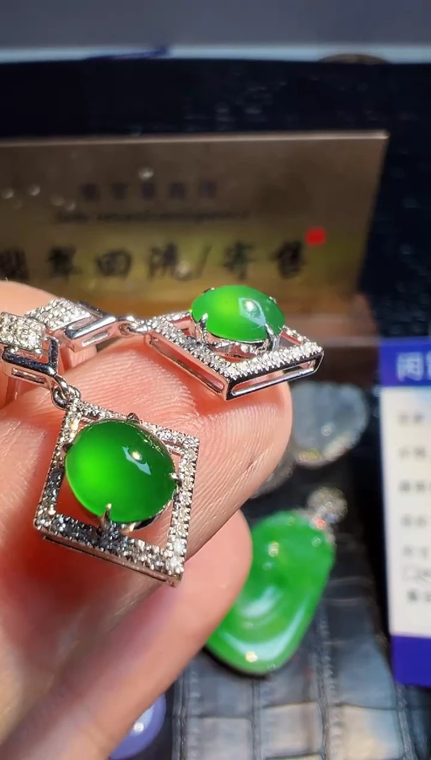 【闪购商品】翡翠耳饰18K金镶嵌翡翠回流