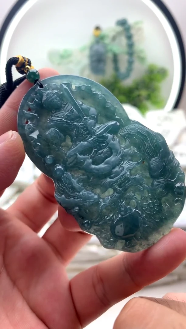 翡翠未镶嵌颈饰不动明王