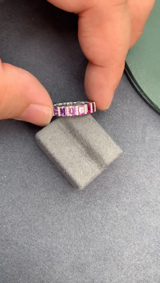 【闪购商品】彩色蓝宝石戒指18K金镶嵌4ct彩蓝宝戒指