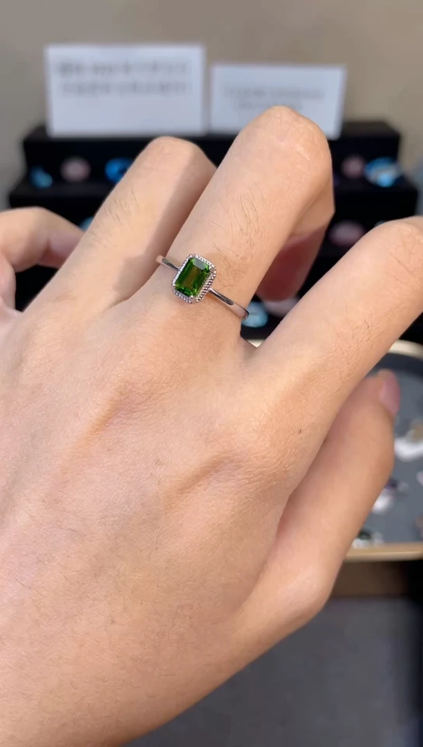 银S925镶嵌透辉石戒指天然宝石