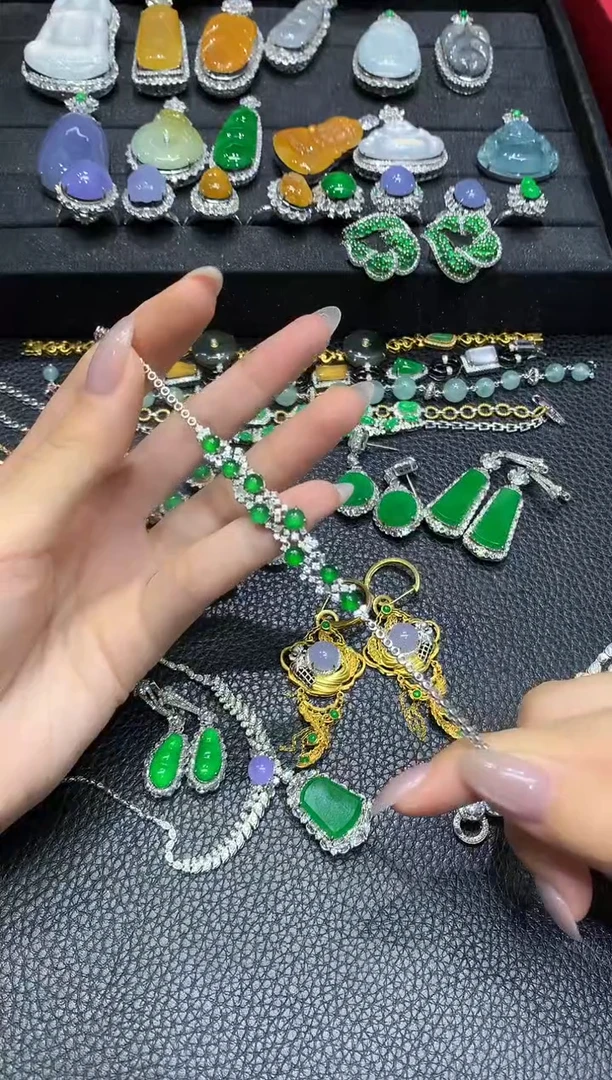 18K金镶嵌手链翡翠30团购