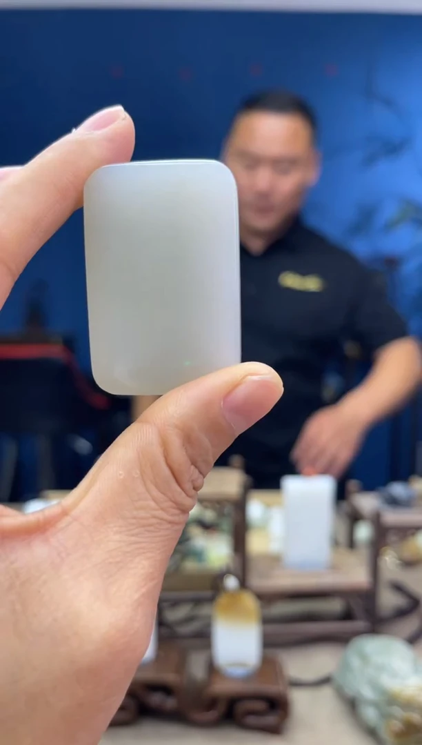 和田玉未镶嵌颈饰1