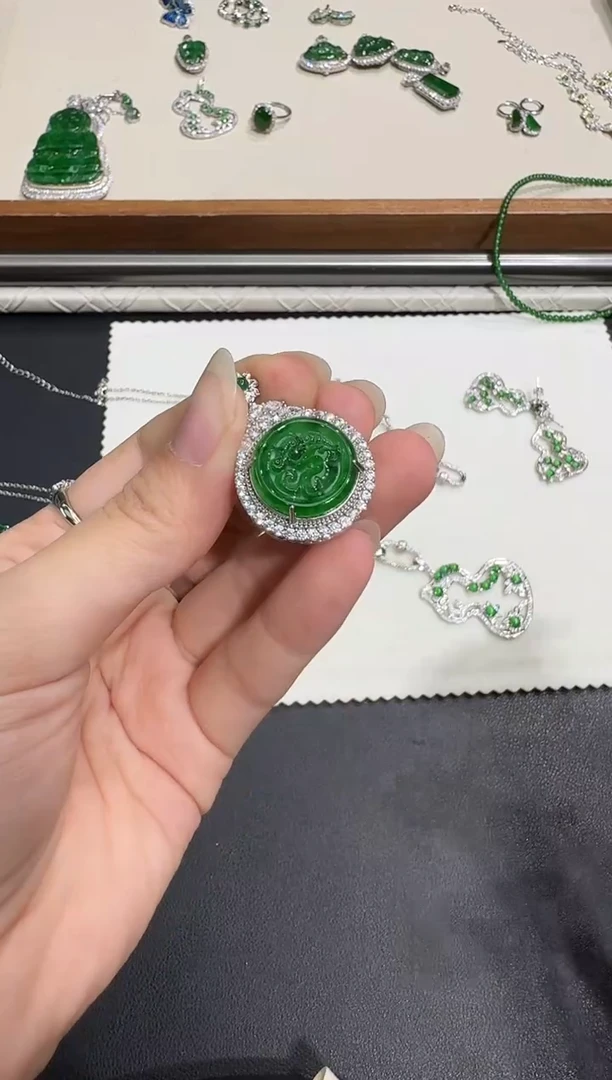 颈饰银S925镶嵌翡翠X1007-886-391