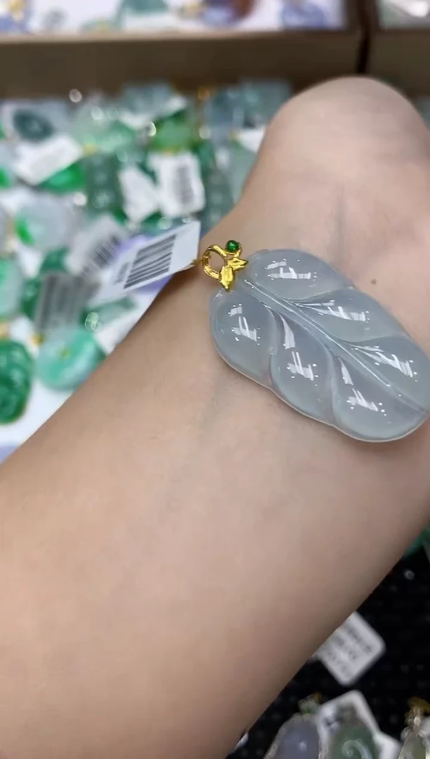 翡翠18K金镶嵌颈饰111111111