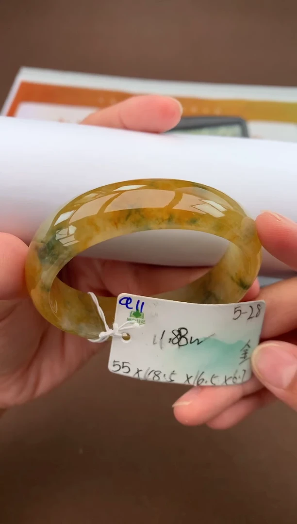 翡翠手镯未镶嵌自带#端午活动#，联系客服核对地址~