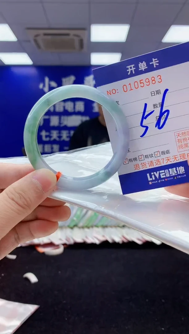翡翠手镯未镶嵌2天然翡翠默认有瑕完美主义者勿拍
