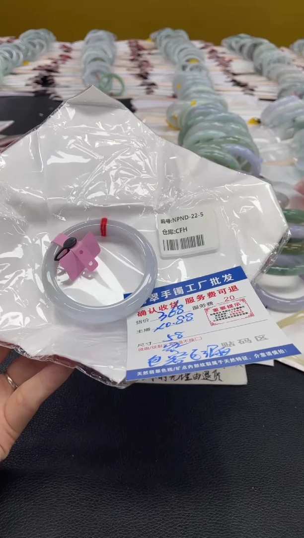翡翠手镯未镶嵌白***亮翡翠手镯