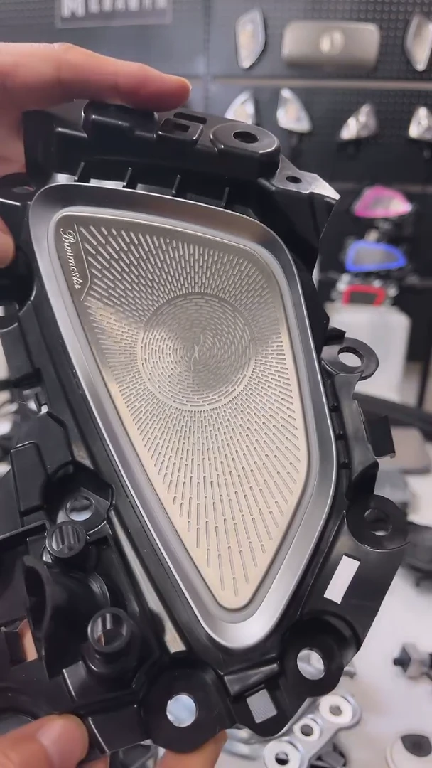 奔驰新款E级四门发光盖板